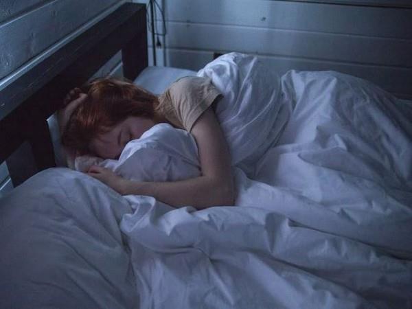 研究:在睡眠中听到放松的话会让你的心脏慢下来